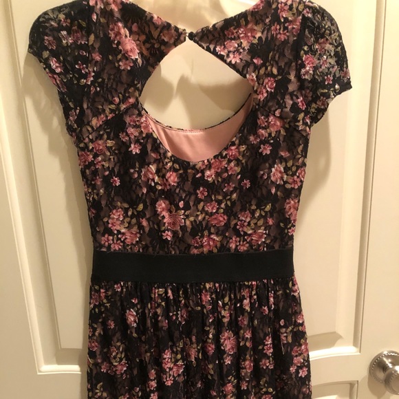 Floral dress🌸 - Picture 2 of 2